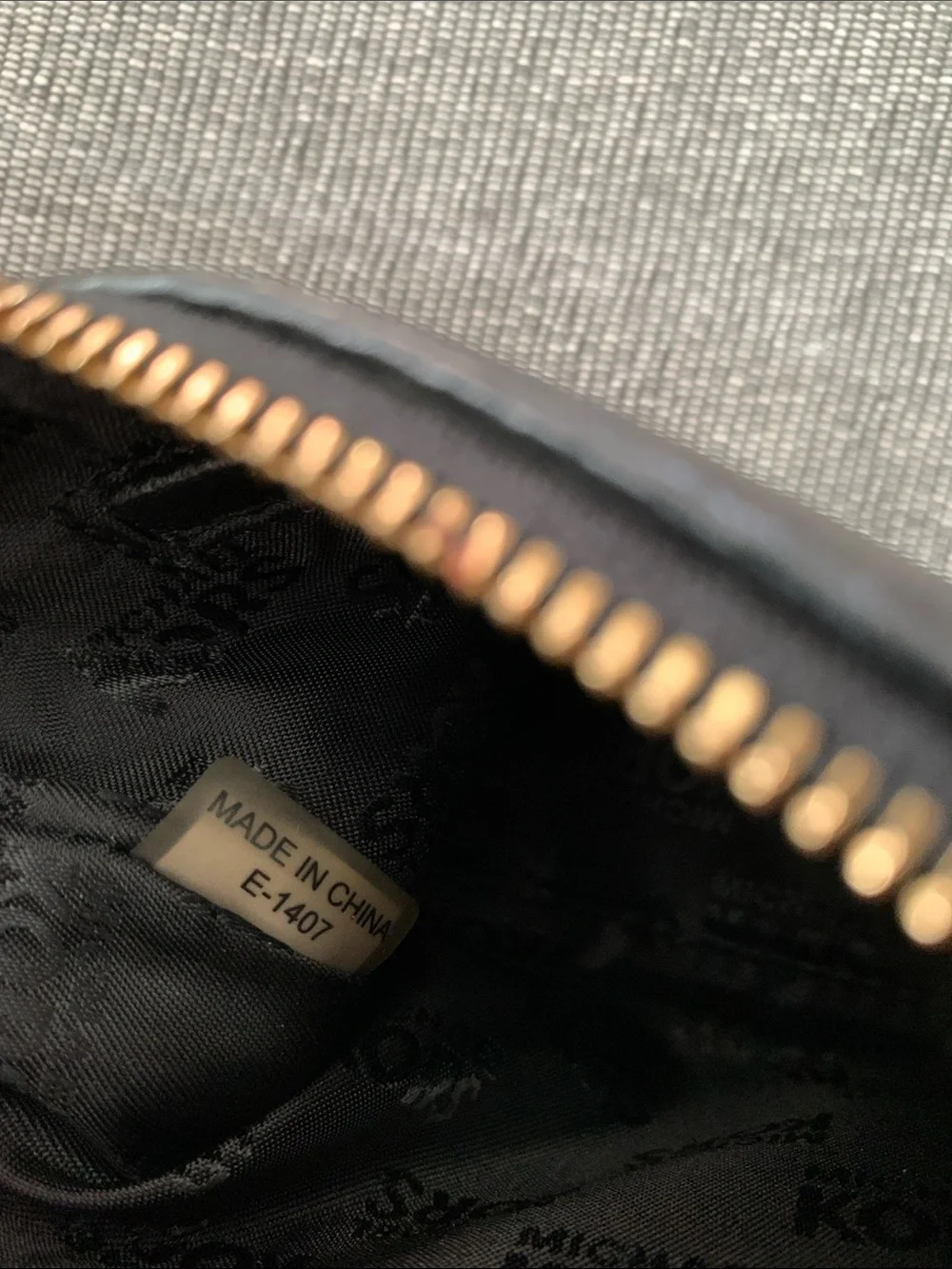 {Vintage Michael Kors} Black Leather Wristlet with Gold MK Emblem - Picture 5 of 6